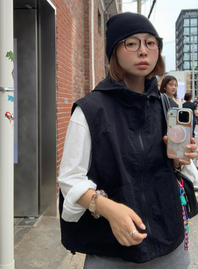 333sss 黑色山系连帽背心马甲宽松显瘦百搭无袖外套女秋冲锋衣
