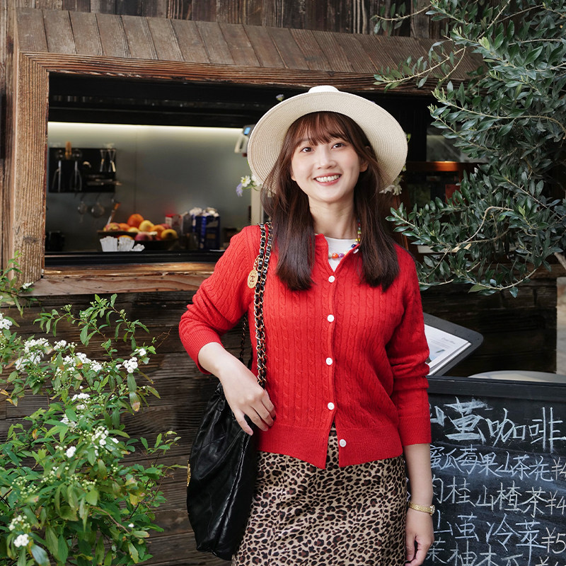 INNQ【红色旺中女】 元气显白的春季圆领miu系小麻花针织长袖开衫