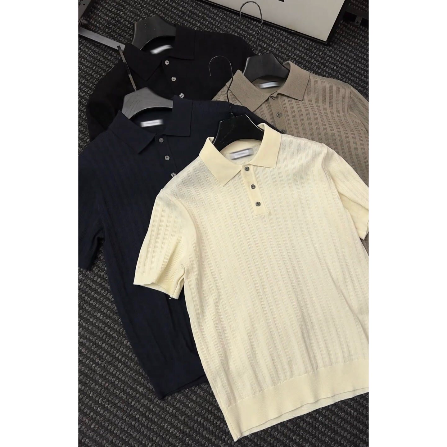 老钱风竖纹肌理针织纽扣POLO衫2026夏季男高级感透气休闲百搭短袖