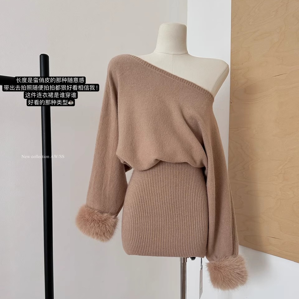 仿狐狸毛斜肩毛毛袖针织连衣裙女秋冬高级气质显瘦打底毛衣短裙子