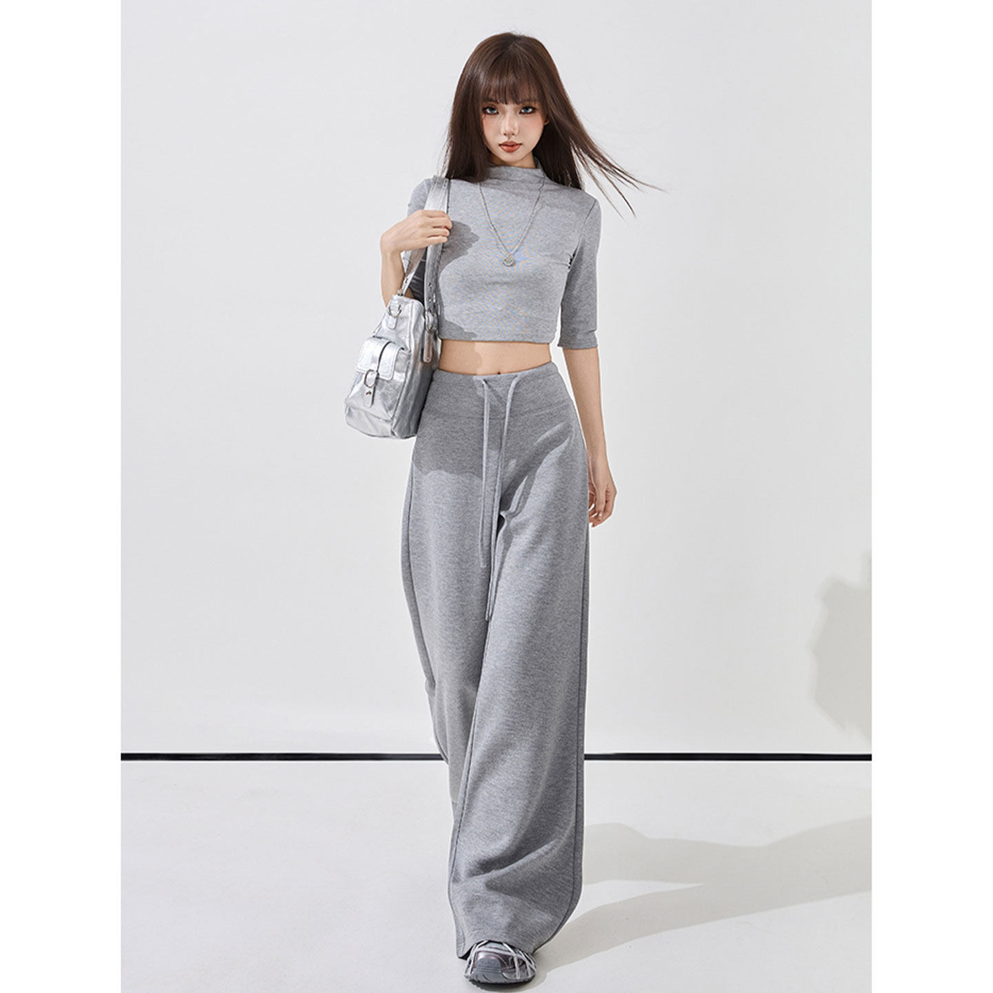 灰色窄版微喇阔腿裤女装2026新款春秋垂感直筒休闲瑜伽运动卫裤子,女装/女士精品,休闲裤,淘宝优惠券,粉丝福利购,淘宝优惠卷