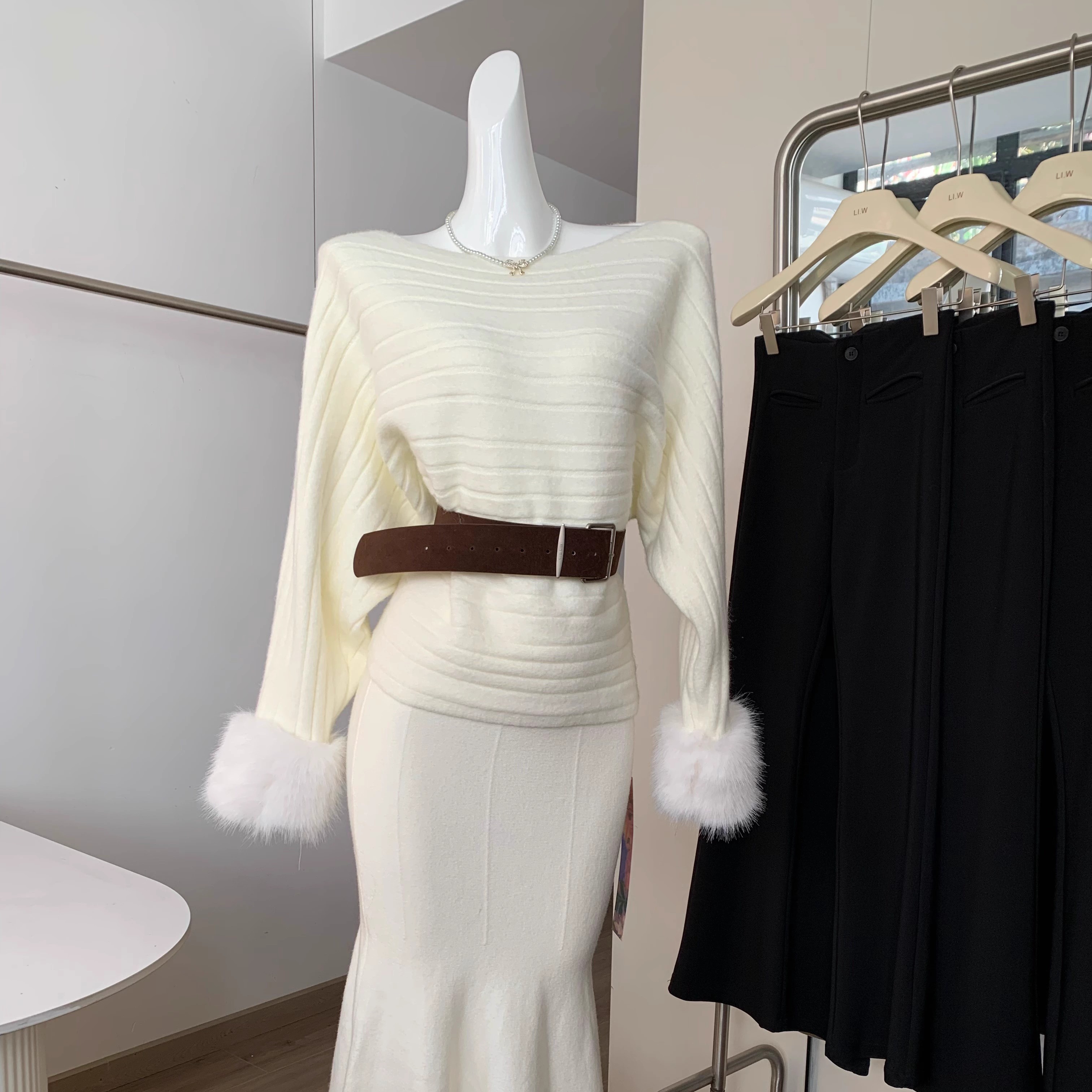 袖口狐狸毛套头毛衣短外套女冬斜肩宽松慵懒蝙蝠袖斗篷针织衫上衣