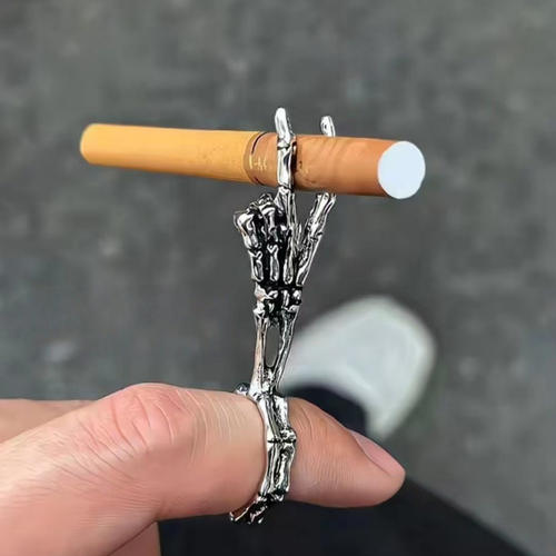 玩个很新的东西骷髅烟架抽烟夹戒