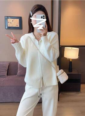 奶fufu白色连帽毛衣外套女秋冬内搭高级感软糯针织开衫外穿上衣厚