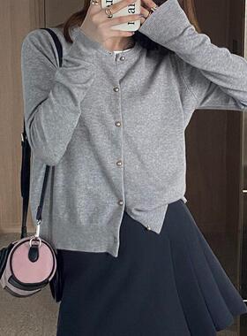 新款灰色针织开衫女秋季外搭设计感毛衣外套早秋薄款长袖上衣女