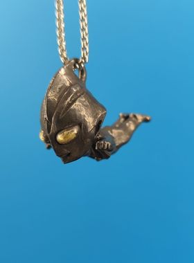 黄铜做旧迪迦奥特曼吊坠项链卡通送男生友礼物时尚小众个性钥匙扣