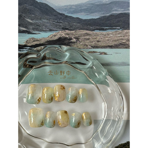 去山野中小众秋冬晕染金箔穿戴甲
