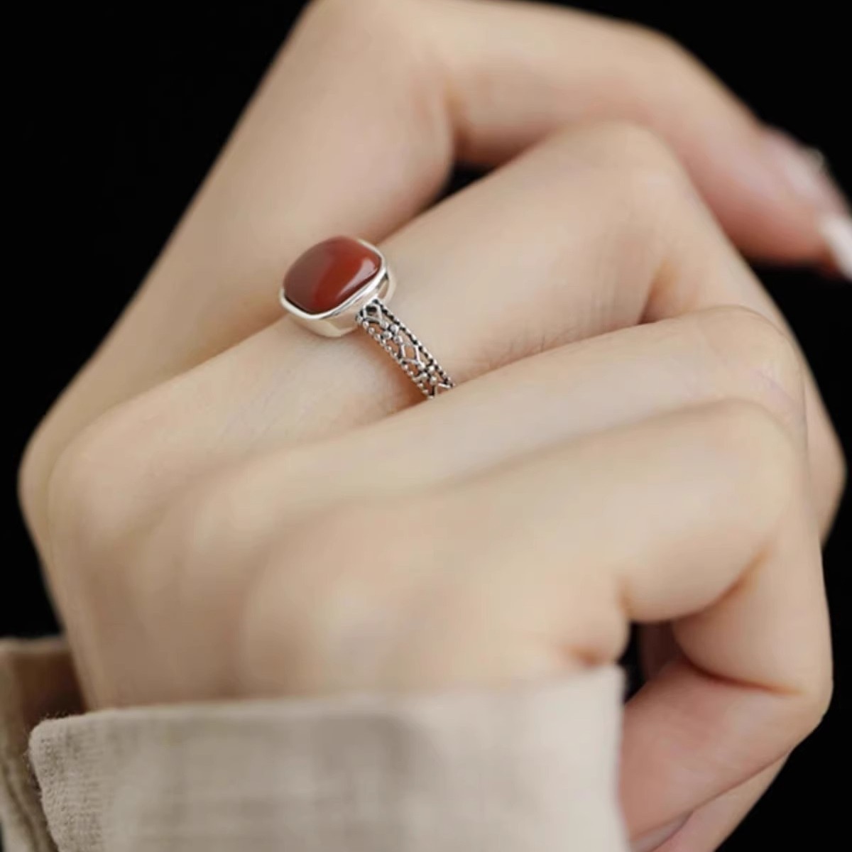 铜合金国潮中式复古宫廷风高级方糖红色复古小众镂空蕾丝戒指