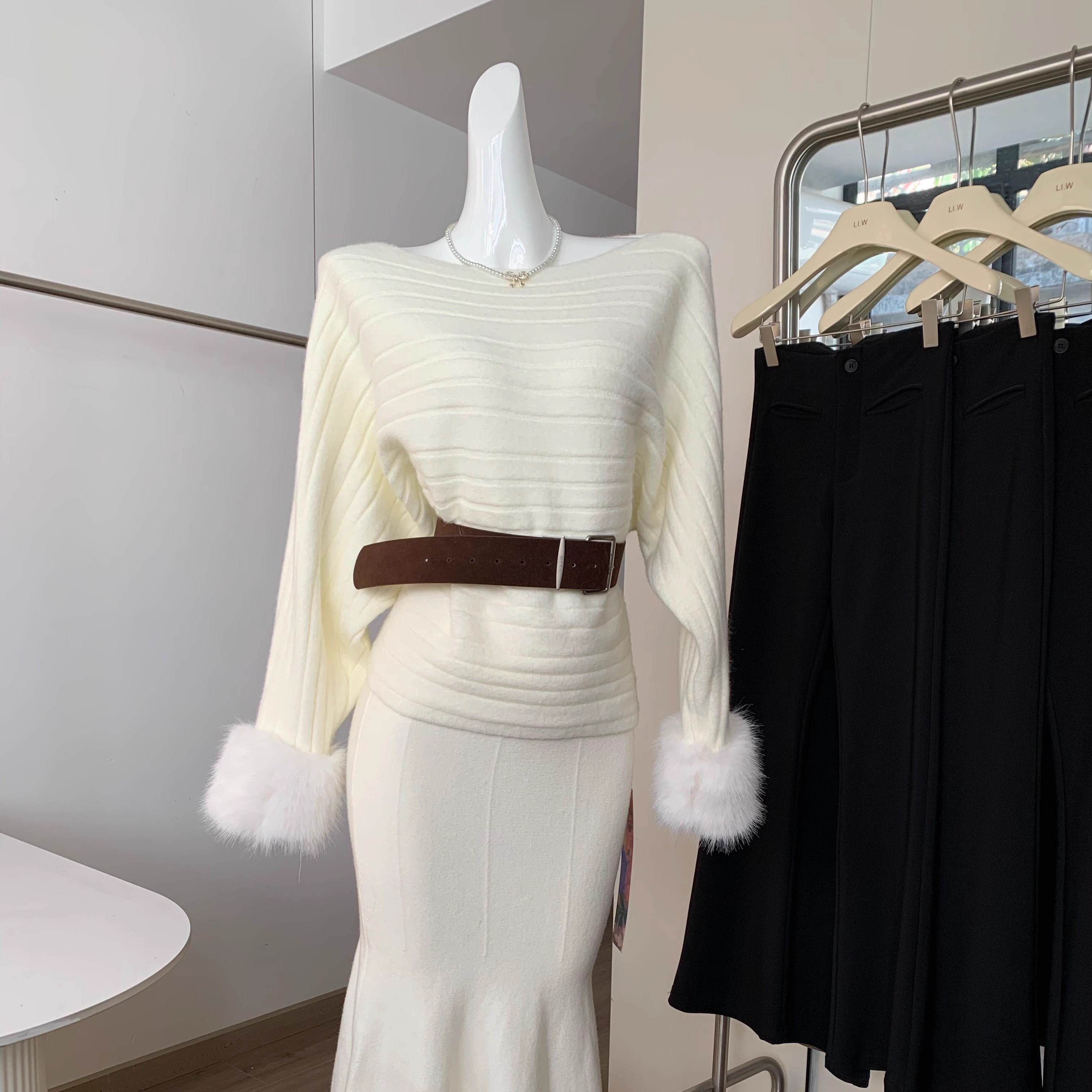 袖口狐狸毛套头毛衣短外套女冬斜肩宽松慵懒蝙蝠袖斗篷针织衫上衣