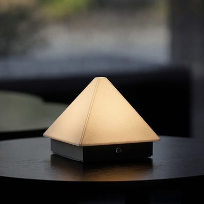 现代简约充电款台灯客厅卧室书房充电款小夜灯设计师新款台灯