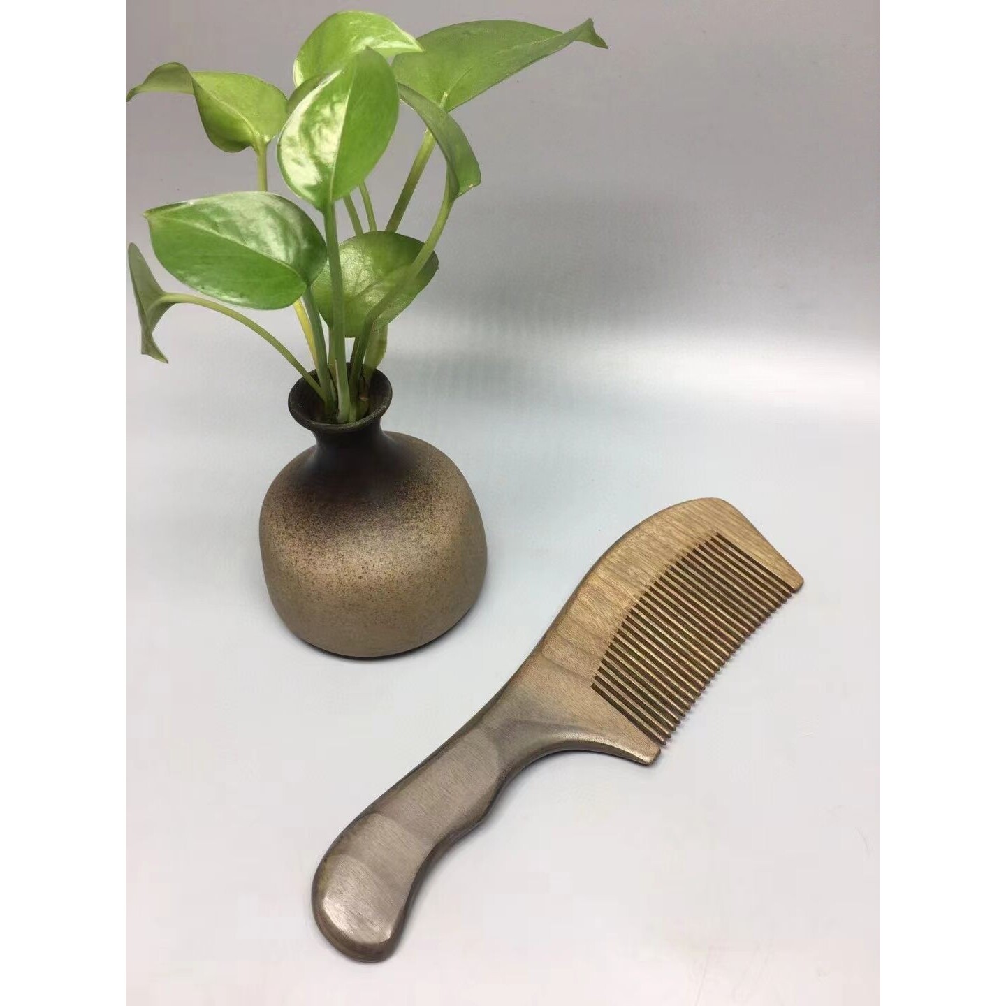 新款天然檀木手持式梳子防脱发
