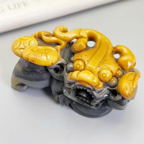 云南天然黄龙玉霸王貔貅手把件