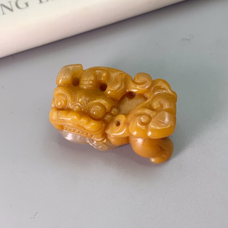天然黄龙玉精雕貔貅挂件鸡油黄水草花吊坠送挂绳礼盒