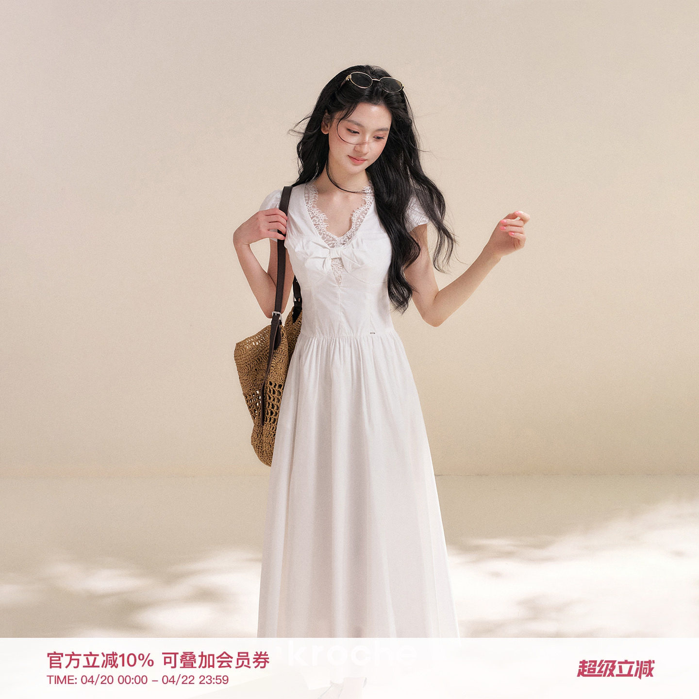 Kroche 26ss Bowknot 扭结设计 蕾丝拼接泡泡袖收腰A字度假连衣裙