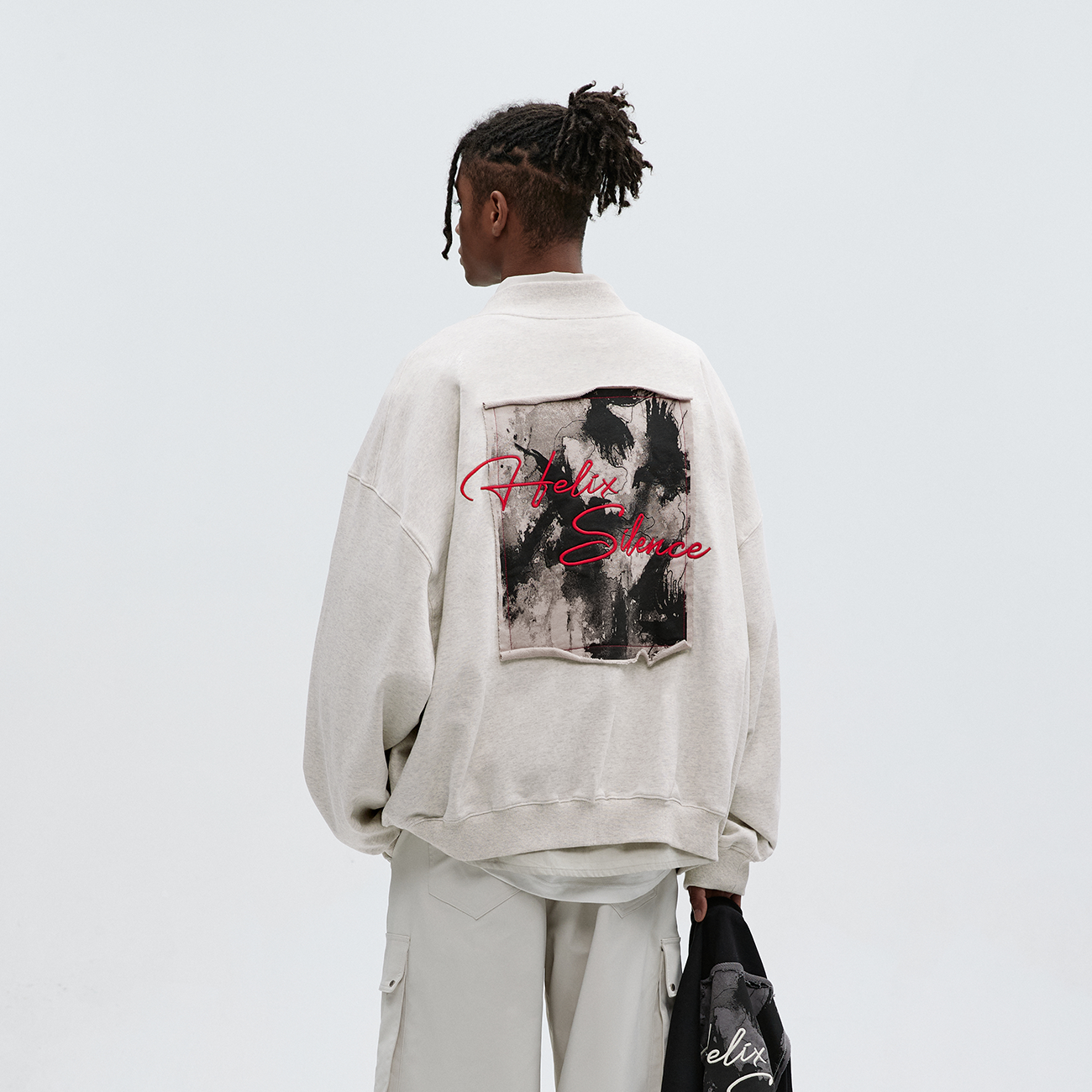 泼墨贴布刺绣卫衣外套