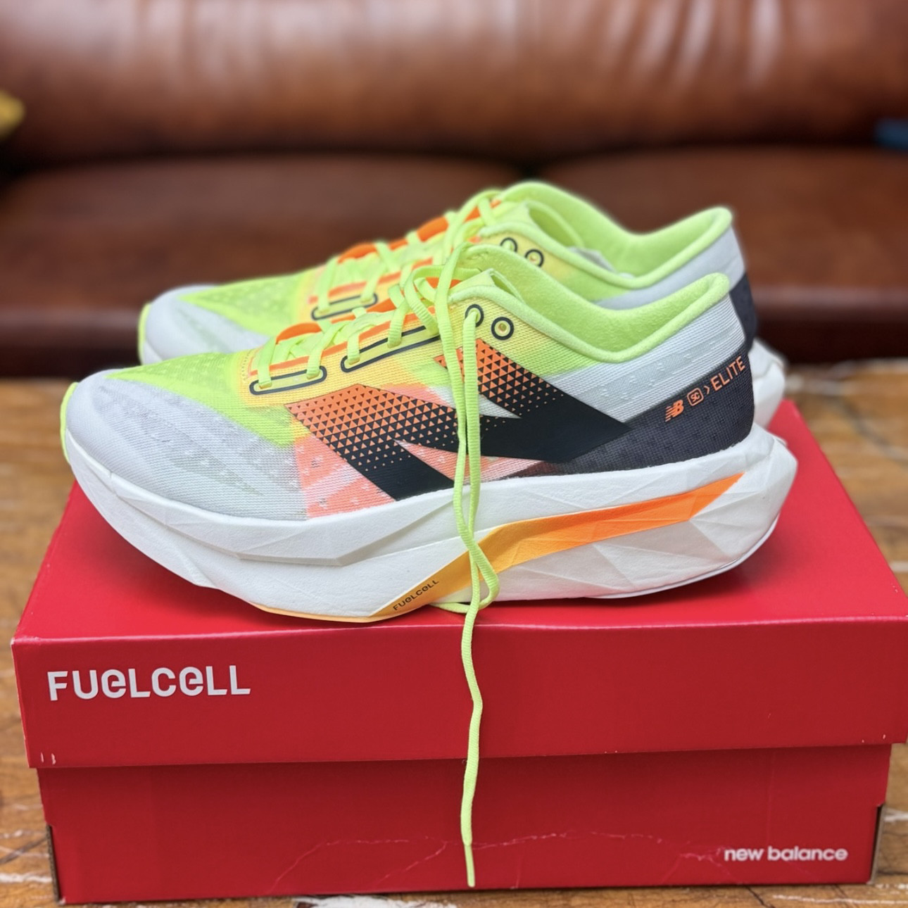 New Balance  Elite v4 运动舒适耐磨 低帮跑步鞋 男款 白黄粉图片