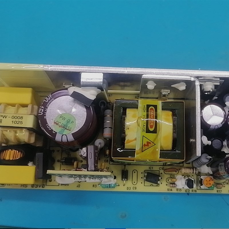 APC AP5717 PW-65A001 PW-0008 LM E243073 电源板