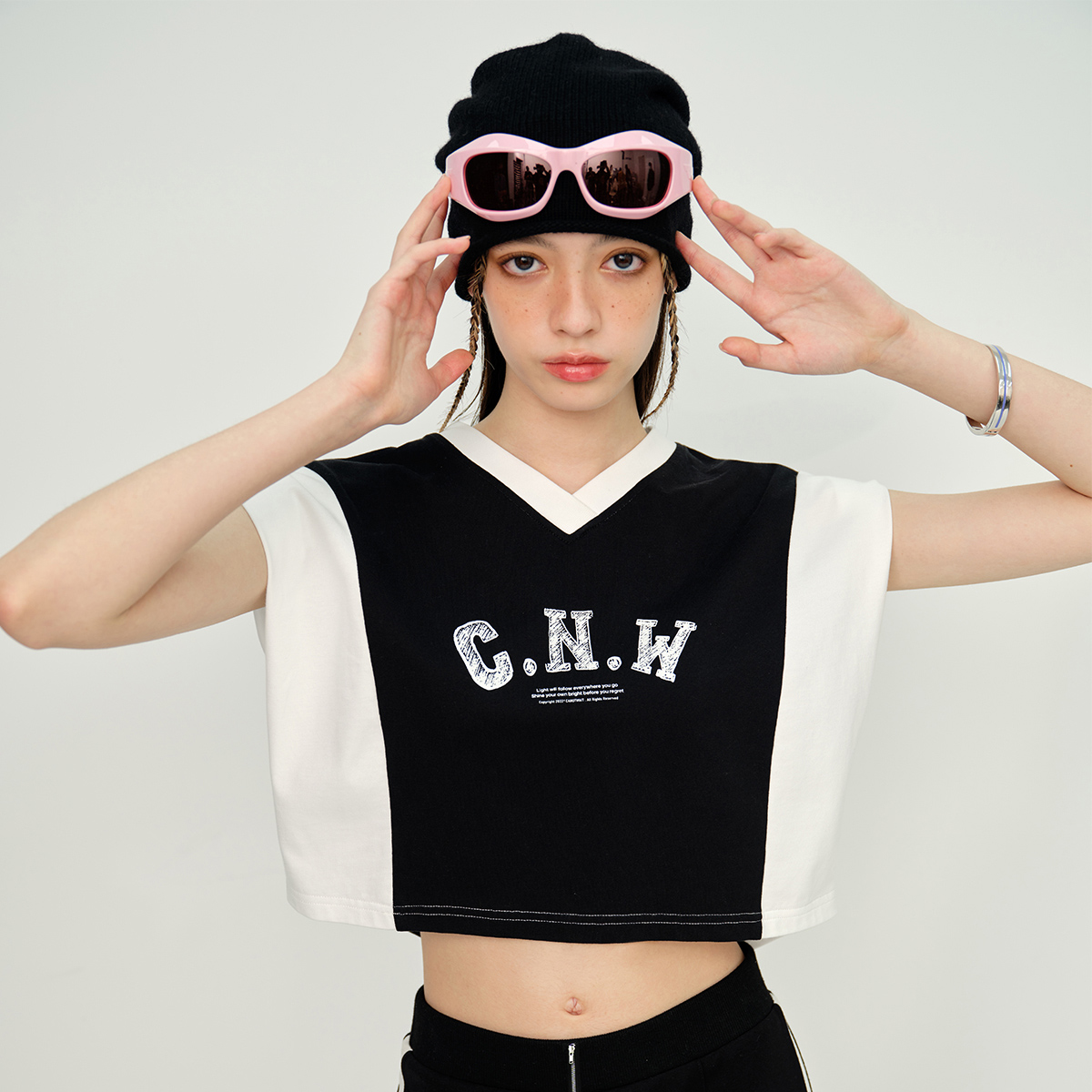 女子轻运动系列V领短款背心