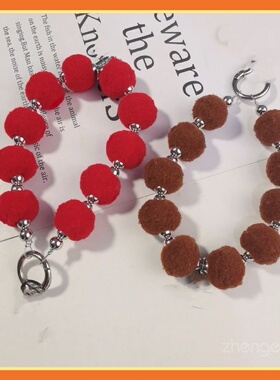 后浪者手机挂绳新年红色植绒毛球串珠手链毛绒绒毛球吊坠挂件电话