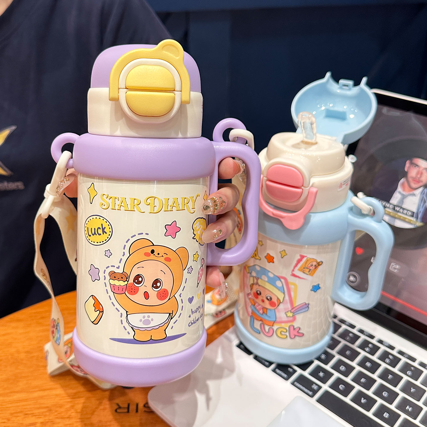 可爱星星人保温杯小学生上学专用双饮吸管水杯儿童幼儿园斜跨水壶