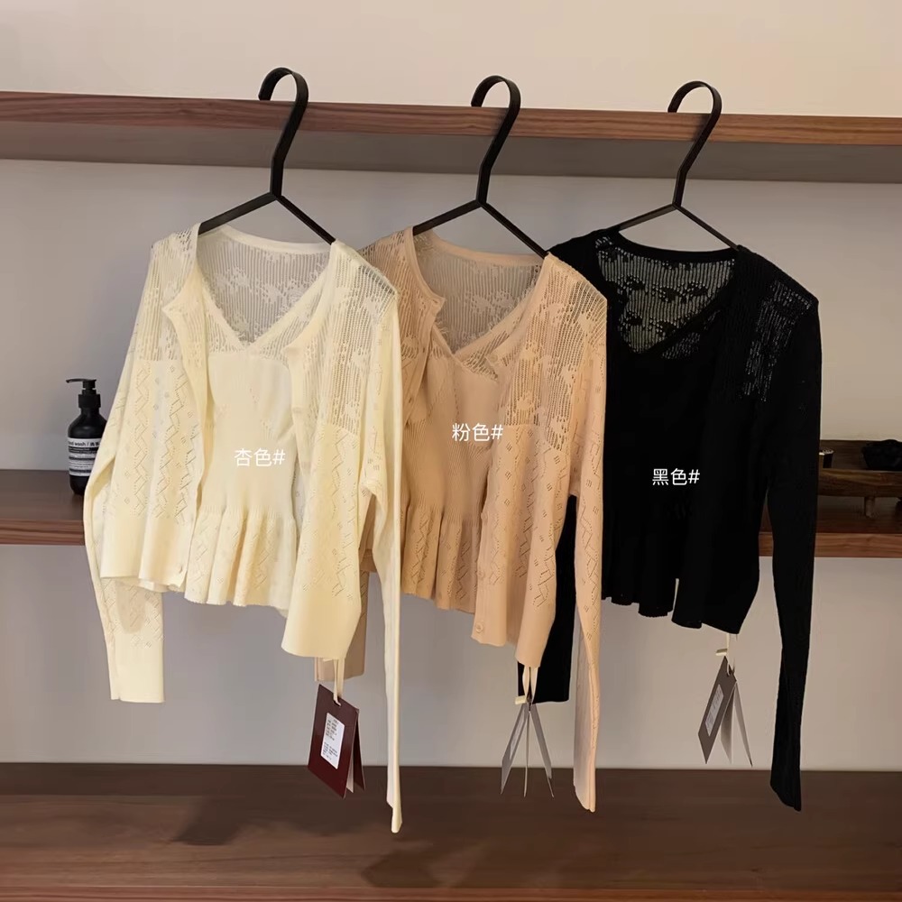 毛衣针织开衫+蕾丝质感吊带背心