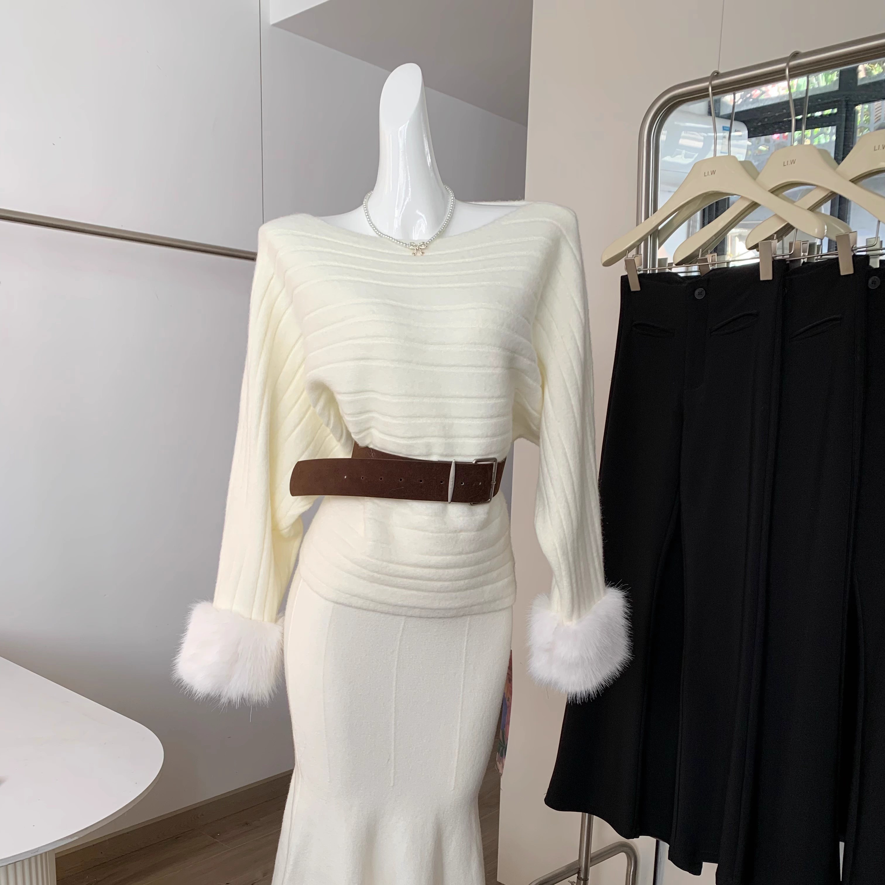 袖口狐狸毛套头毛衣短外套女冬斜肩宽松慵懒蝙蝠袖斗篷针织衫上衣