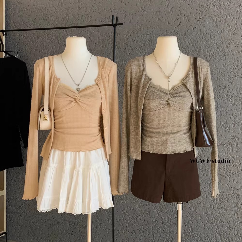 拼接蕾丝背心吊带+叠穿针织开衫