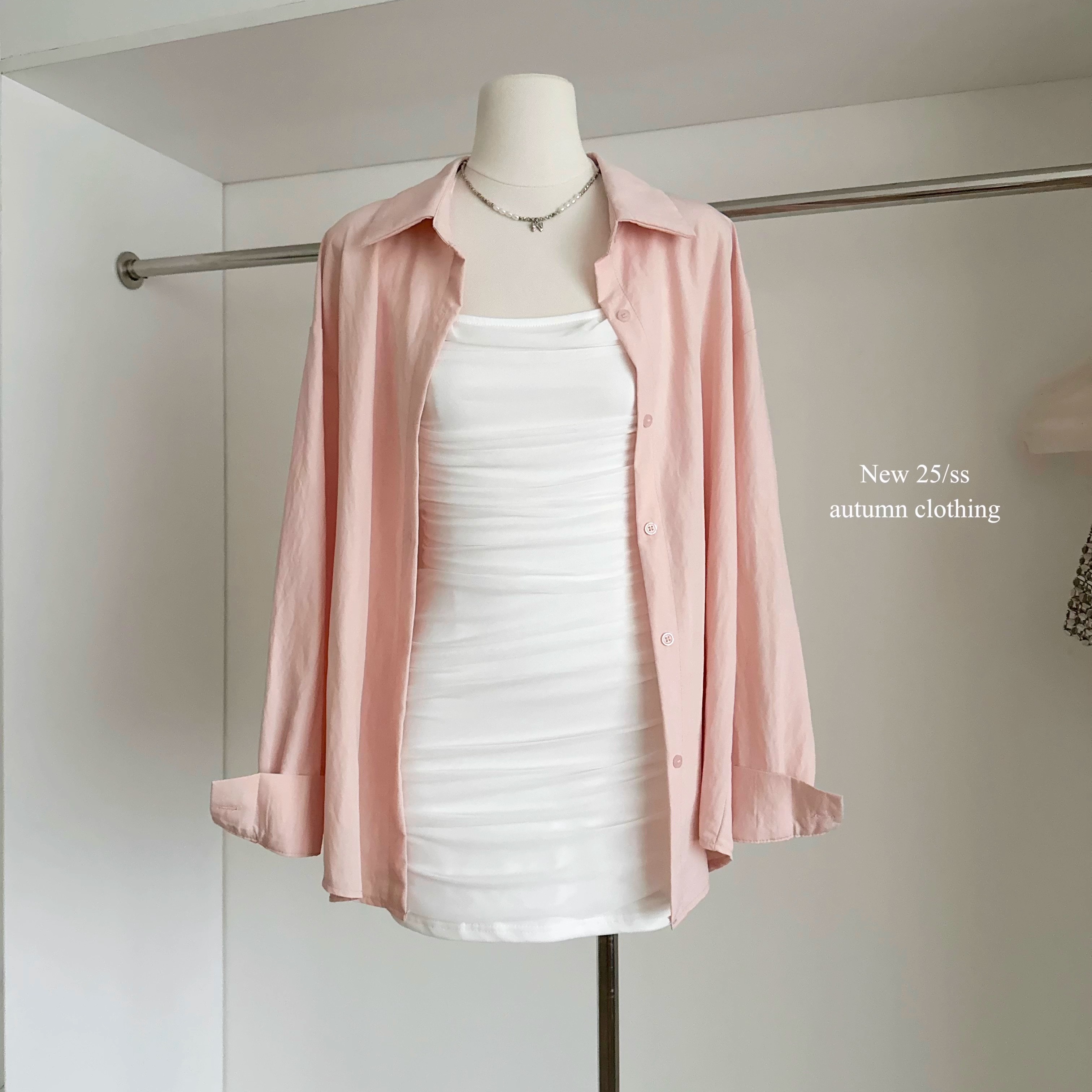 韩系慵懒感衬衣外套+挂脖背心裙