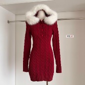 修身 白色简约狐狸毛领连帽针织连衣裙女冬季 新款 打底包臀毛衣长裙