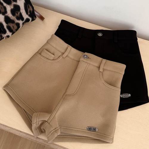 包臀配靴子裤女加厚毛呢短裤