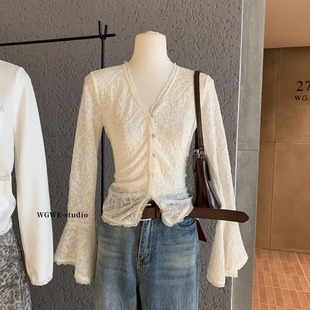 女秋冬气质韩系内搭打底衫 T恤小衫 上衣 立体腰果花v领长袖 蕾丝水袖