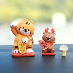 汽车摆件可爱招财小老虎公仔车载中控台创意车上车内饰品摆件礼物