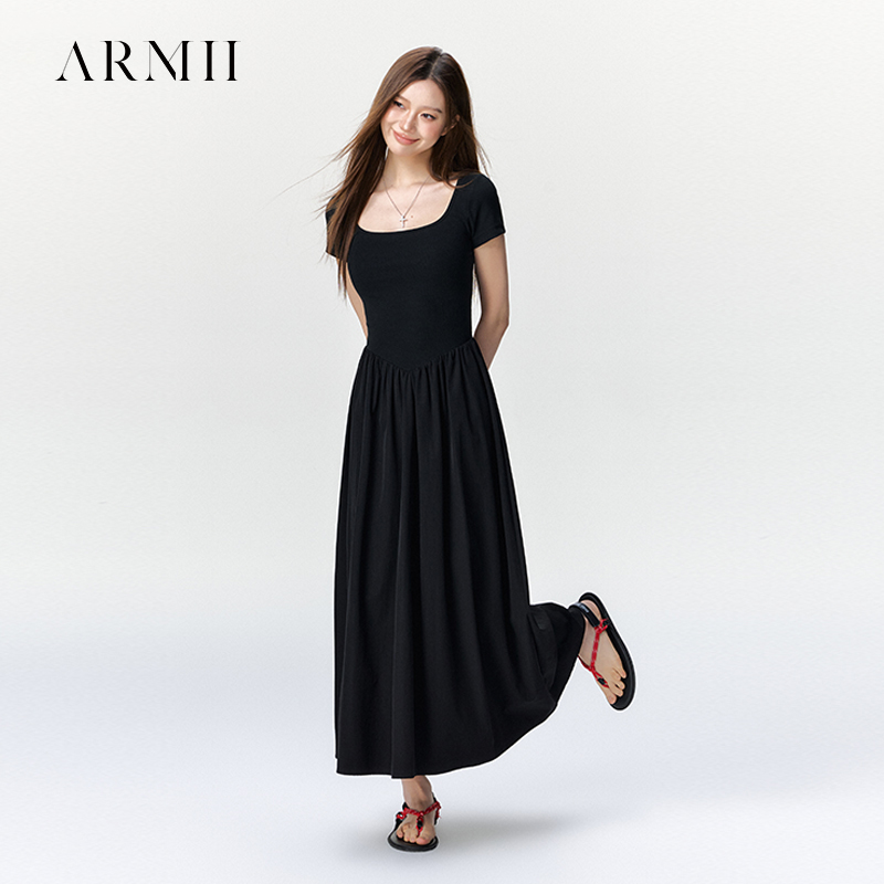 ARMII经典小黑裙方领短袖连衣裙修身显瘦优雅气质女春夏长裙
