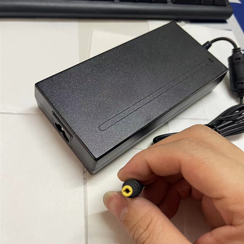220V便携户外储能电源beeste贝视特BT600 300电芯28.8V5A充电器线