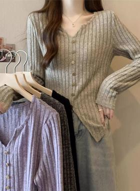 大码女装春秋薄款长袖显瘦遮肉遮肚针织纯色V领设计感打底衫上衣