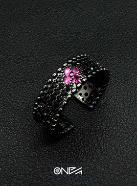 ONEPART纯黑玫红四叶草戒指