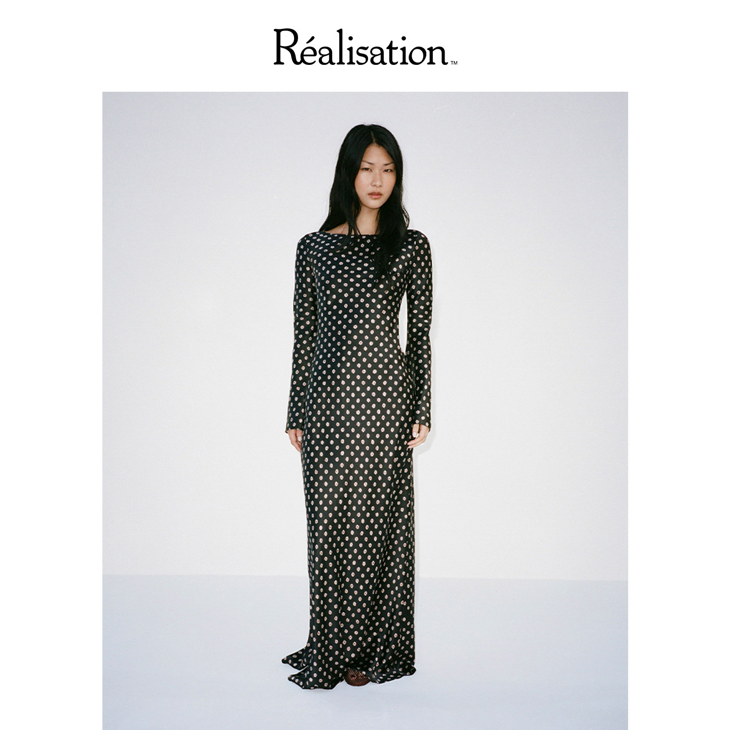 RealisationPar 连衣裙黑色船领真丝缎面斜裁喇叭袖长裙 The Gia