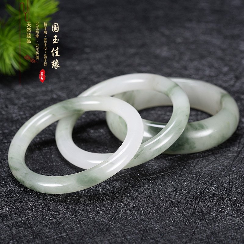 新疆天山翠雪翠手镯金丝玉翡翠色手环女款圆条飘花镯子直播货源