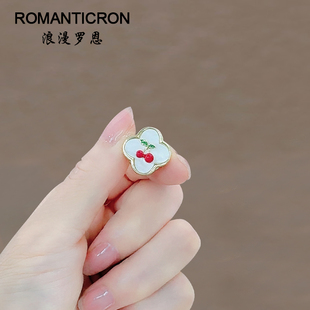 胸针女款2025新款固定扣防走光领口四叶草樱桃学生党磁吸万能扣