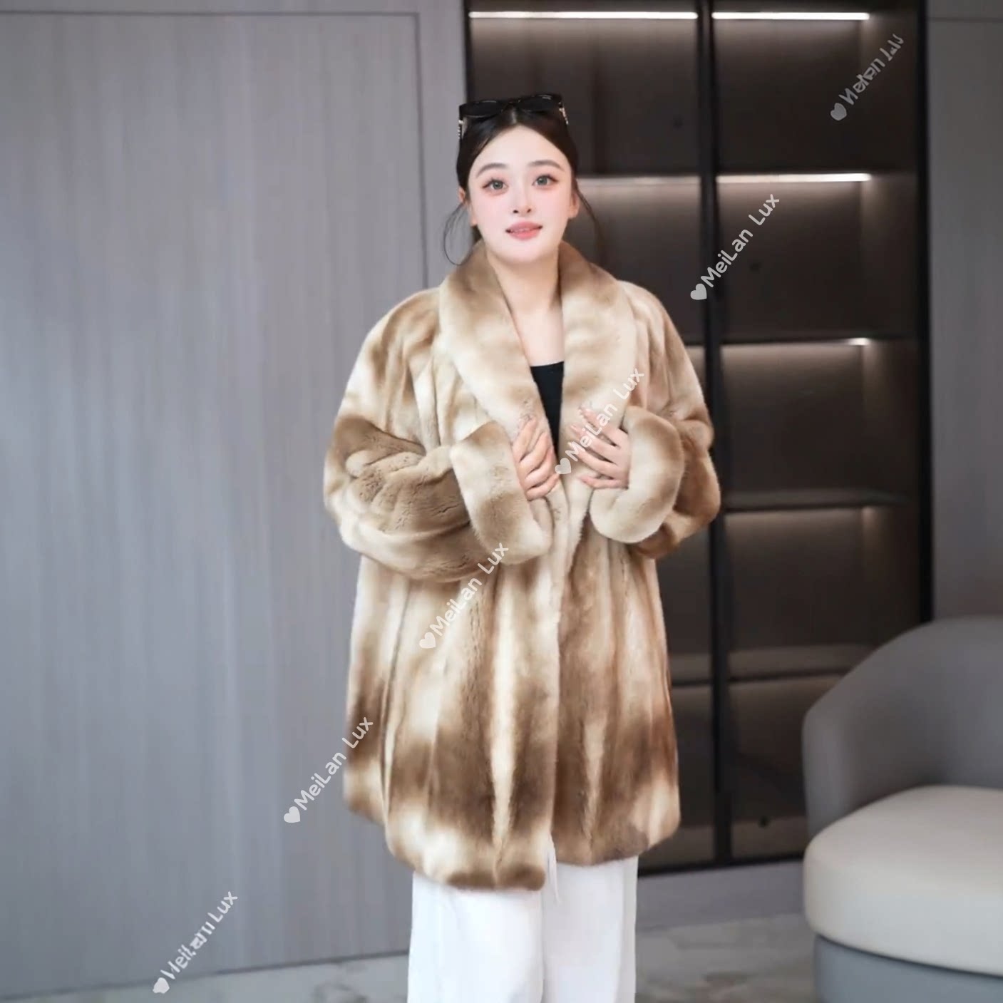 黑翼美蓝尊青果领阔版秋冬百搭保暖水貂皮草外套359