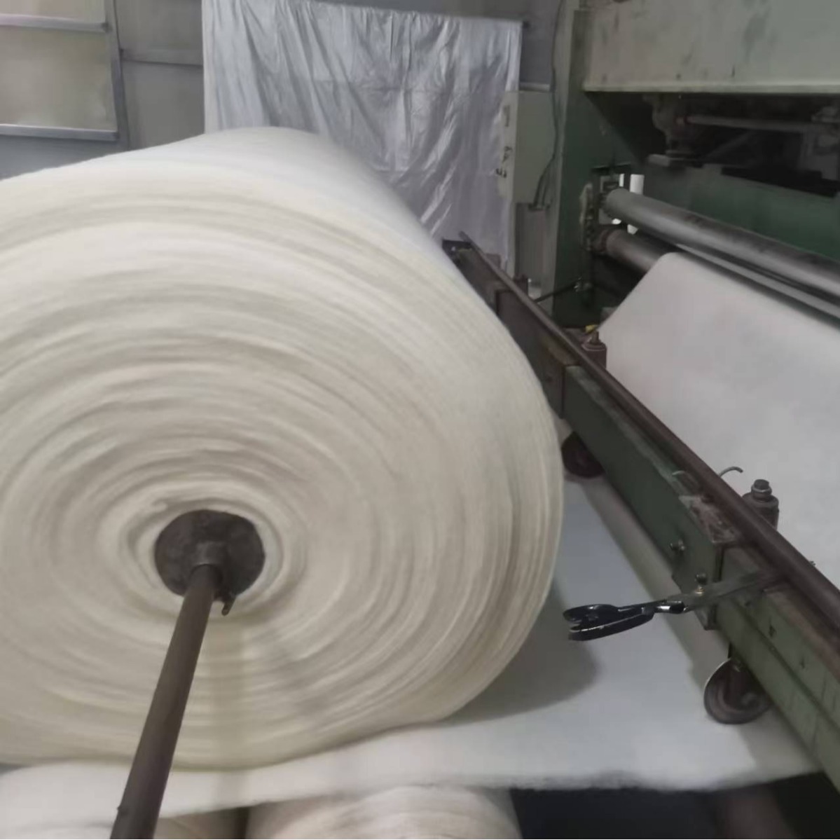 纯一手货源国产优质绵羊绒细度20微米以内絮片防寒服被子填充物