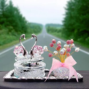创意车载摆件太阳能旋转水晶情侣天鹅汽车香水座香薰装 饰品礼品