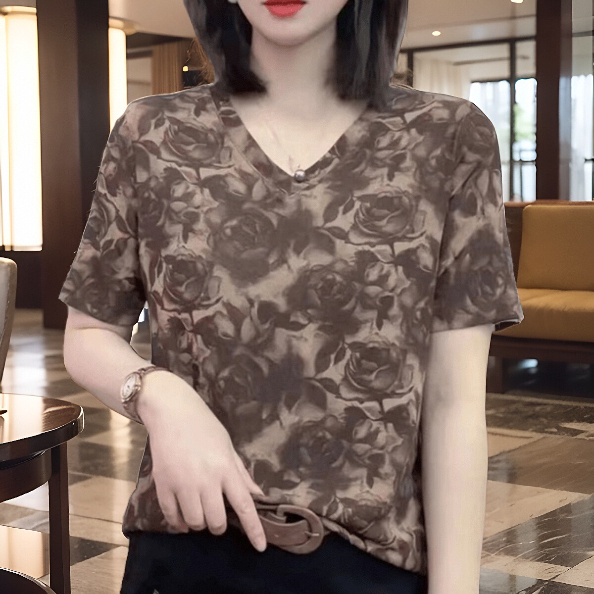 夏季玫瑰印花设计感V领T恤小衫洋气薄款减龄透气显瘦短袖女士上衣
