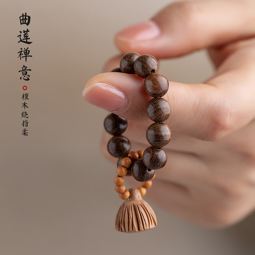 绿檀木绕指柔小手捻莲蓬橄榄核