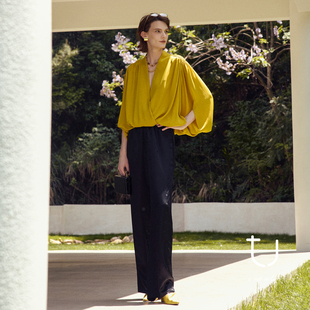 2025年新款 V领6A真丝雕塑感衬衫 桑蚕丝通勤上衣 韧光 TU女装