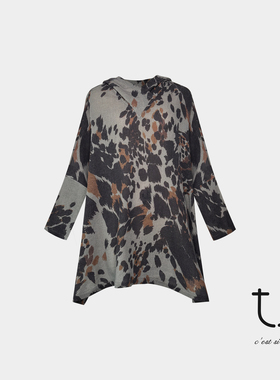 TU女装鎏光珀影波嬉风羊毛连帽印花斗篷上衣2026年春新款松弛衬衫