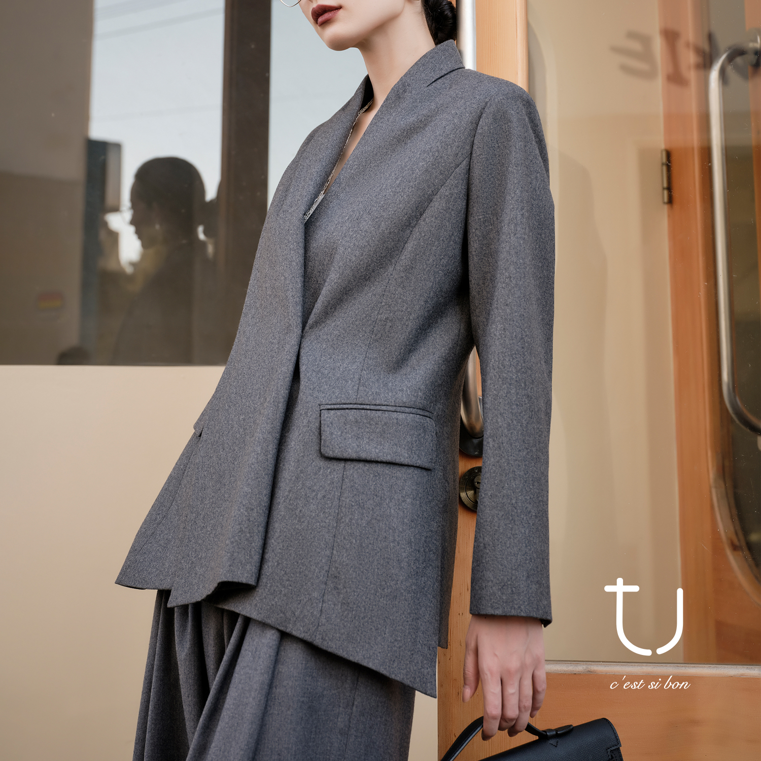 TU女装羊毛一粒扣收腰西装