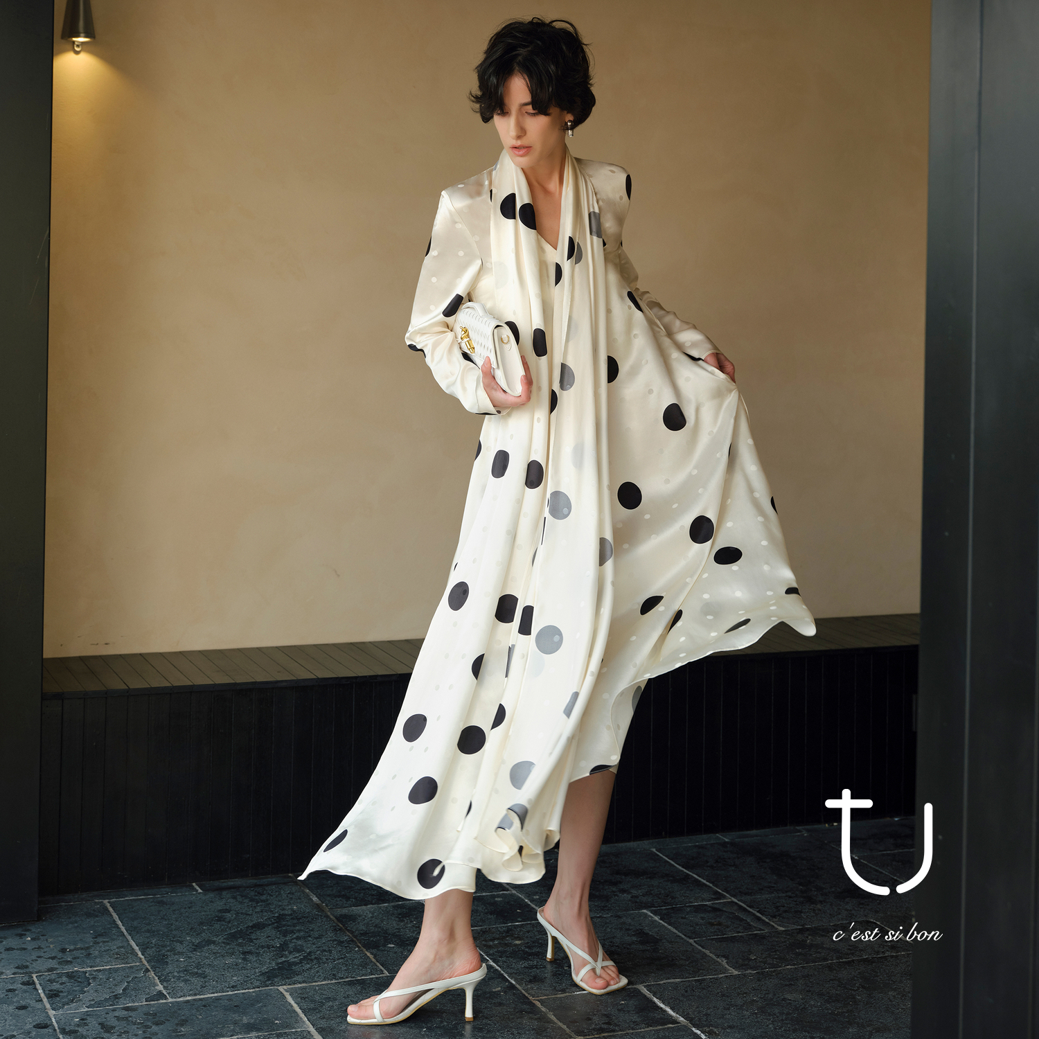 TU女装优雅桑围巾领蚕丝中长裙