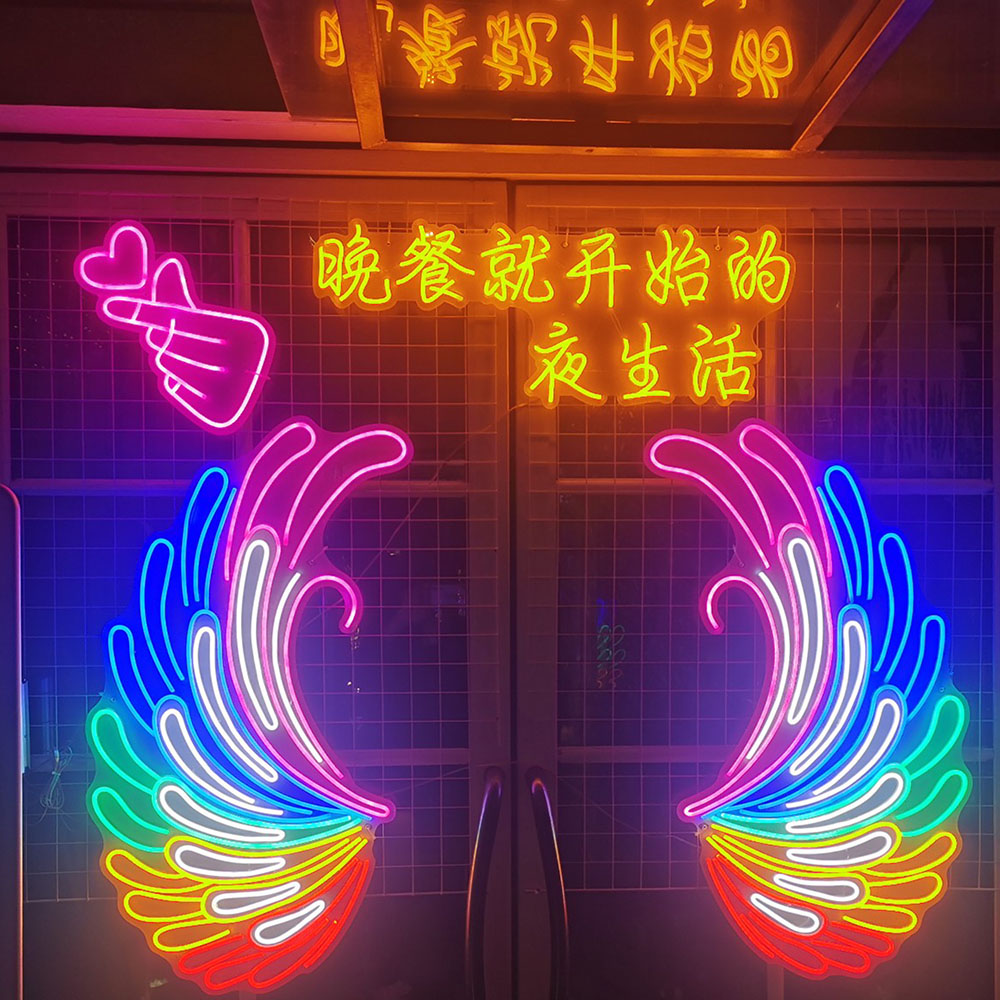 霓虹灯发光字定制公仔暴力熊Kaws网红酒吧广告招牌造型装饰ins