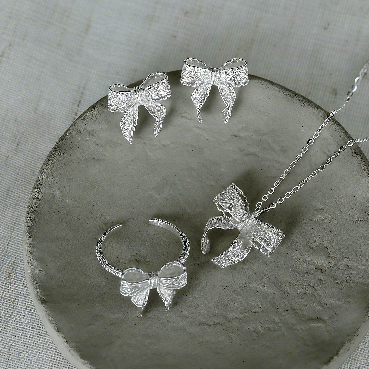 S925纯银在逃公主蝴蝶结耳钉项链戒指套装 轻奢小众设计感 锁骨链